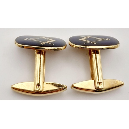 442 - A 9 K yellow gold and blue enamel Masonic pair of cufflinks. Weight: 11 g.