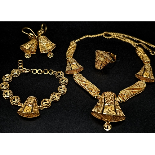 49 - A parure set of 21 K yellow gold, wonderfully hand crafted, probably made in India, consisting of a ... 