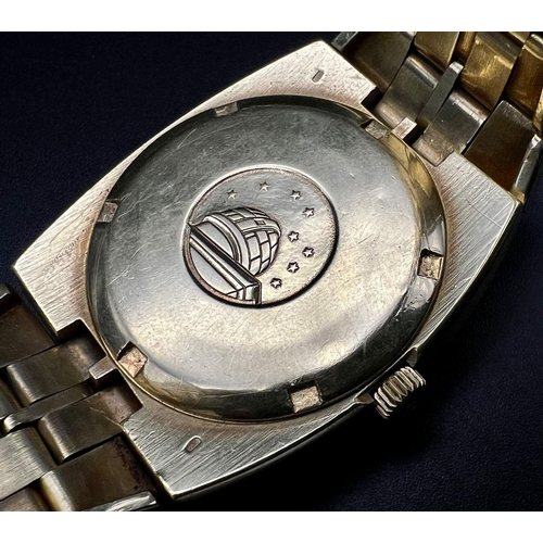 605 - An 18 K yellow gold OMEGA constellation watch. 39 x 36 mm case with gold bezel, face, hour marks and... 