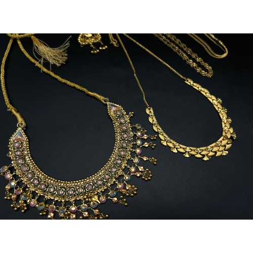 637 - A yellow gold mixed lot consisting of:
22 K necklace and three rings (weight: 28.8 g)
21 K one chain... 