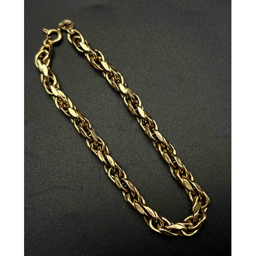 644 - A 9K Yellow Gold Prince of Wales Link Bracelet. 17cm. 5.5g