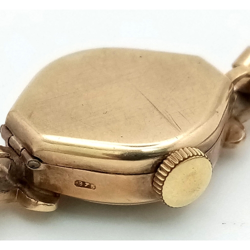 679 - A Vintage 9K Gold Betima Star Ladies Watch. 9K gold bracelet and case - 15mm. Mechanical movement in... 