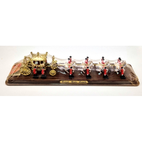 1121 - A 1977 Queens Silver Jubilee Royal State Coach Procession Model. As new, in original packaging. 38cm... 