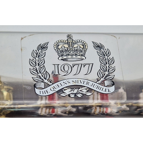 1121 - A 1977 Queens Silver Jubilee Royal State Coach Procession Model. As new, in original packaging. 38cm... 