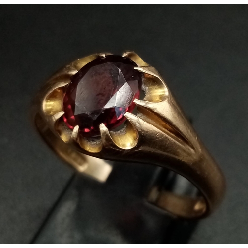 218 - A Vintage 9K Rose Gold Garnet Ring. A beautiful 2ct faceted central garnet in a claw setting. Size W... 