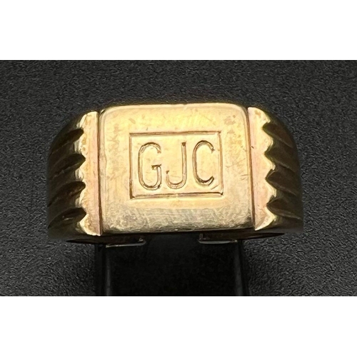 399 - A Heavy 9K Gold Signet Ring with Engraved Initials. Size W.
15.68g