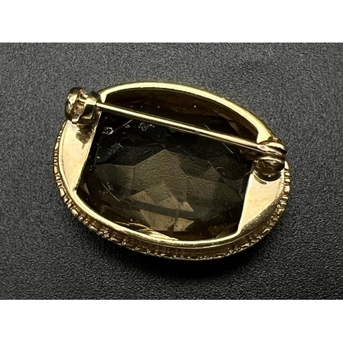 476 - A Vintage 9K Yellow Gold Smoky Quartz Brooch. Beautifully faceted 25ct stone. 9.2g total weight. Ref... 