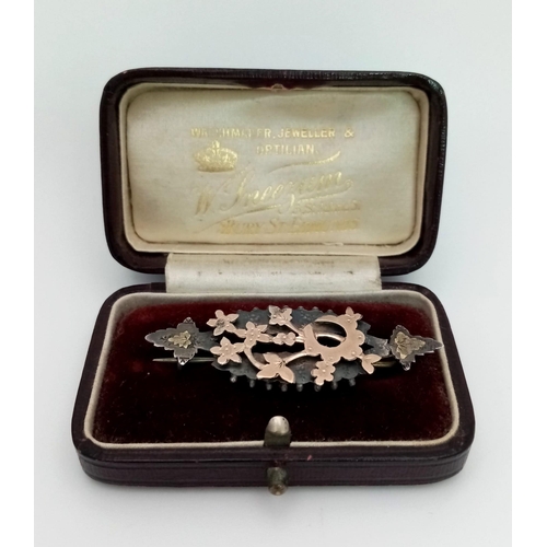 590 - An Antique 925 Silver and Gold Plated Silver Brooch. Hallmarks for Chester 1898. 5cm. Comes in an an... 