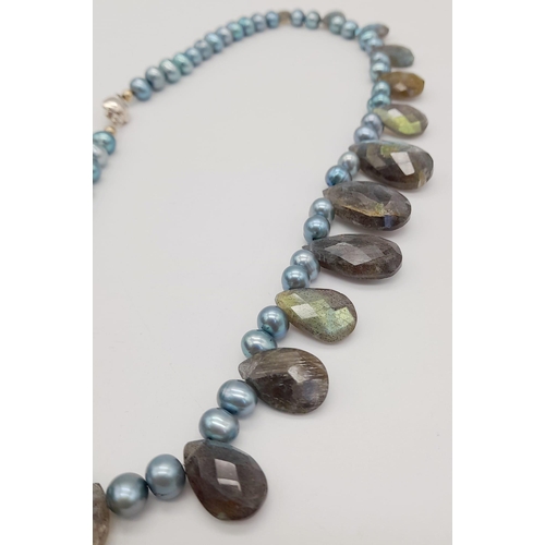 1026 - A Blue/Grey Cultured Pearl Necklace with Pear-Shaped Faceted Labradorite. Pearls - 8mm, Labradorite ... 