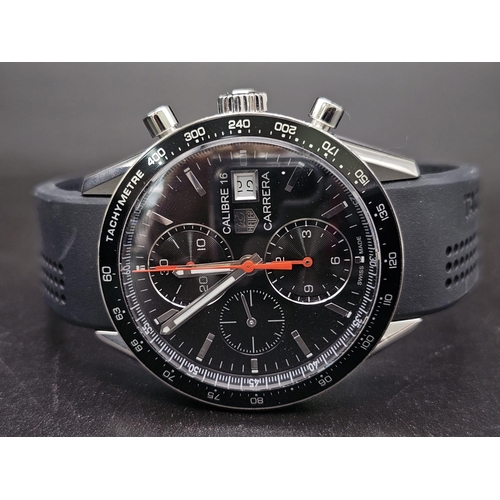 110 - A Tag Heuer Carrera Chronograph Gents Watch. Black rubber strap. Stainless steel case - 42mm. Black ... 