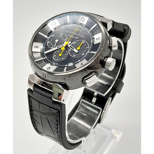 527 - A Louis Vuitton Chronometre Gents Watch. Original black rubber strap. Ceramic and steel case - 43mm.... 