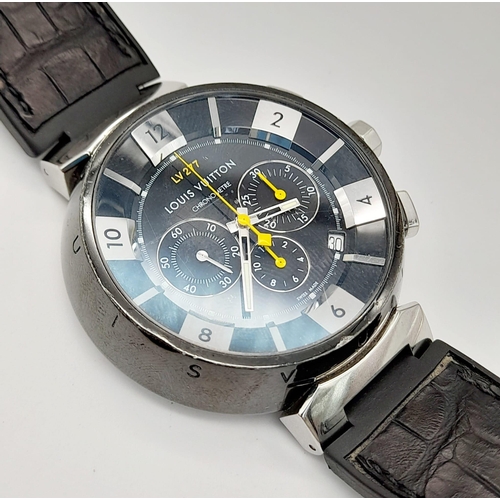 527 - A Louis Vuitton Chronometre Gents Watch. Original black rubber strap. Ceramic and steel case - 43mm.... 