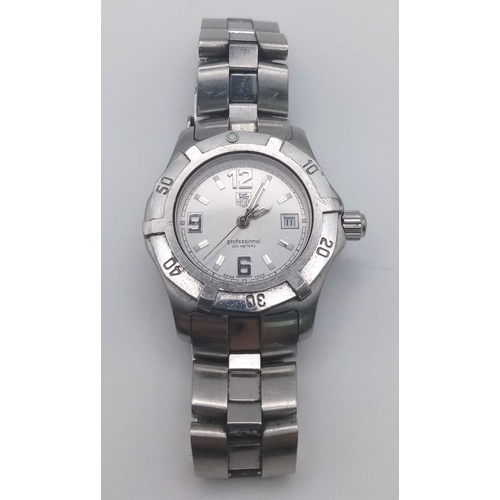 647 - A Tag Heuer Professional 200M Ladies Diver Watch. Stainless steel strap and case - 29mm. Silver tone... 