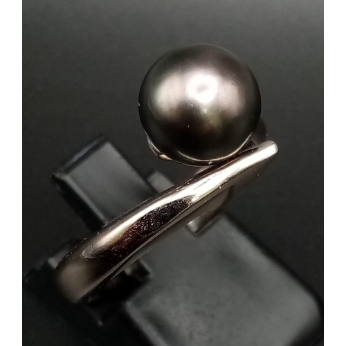 682 - An 18K White Gold Tahitian Pearl Crossover Ring. Classic metallic-grey solitary pearl. Size N. 8.25g... 