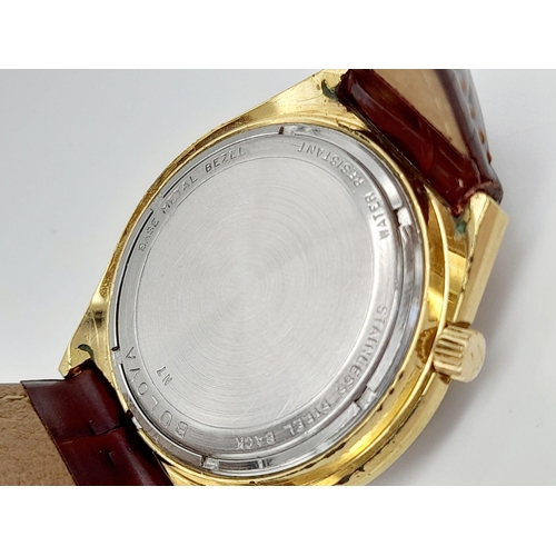 722 - A Bulova Accutron Quartz Gents Watch. Burgundy leather strap. Two tone case - 37mm. Gold tone dial w... 