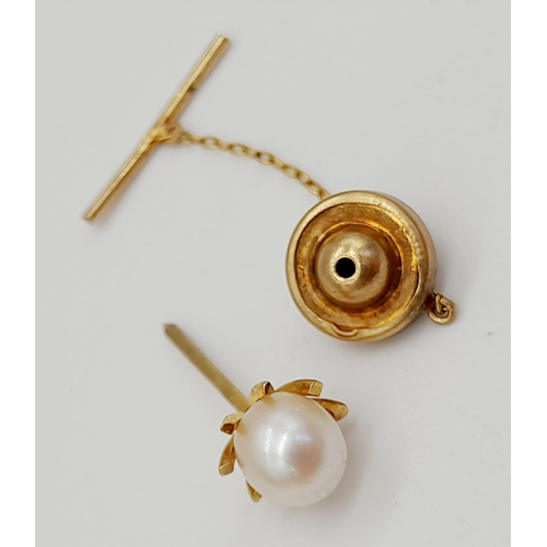 954 - A Vintage 9K Yellow Gold and Cultured Decorative Pearl Button. 1.68g total weight.