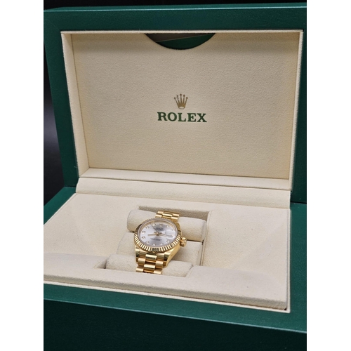 34 - A Rolex Perpetual Datejust 18K Gold and Diamonds Ladies Watch. 18k gold bracelet and case - 28mm. Si... 