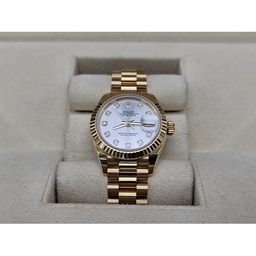 34 - A Rolex Perpetual Datejust 18K Gold and Diamonds Ladies Watch. 18k gold bracelet and case - 28mm. Si... 