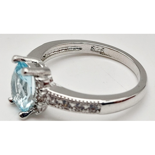 881 - 925 Silver Aquamarine Ring. Total Weight 2.63grams. Size N.