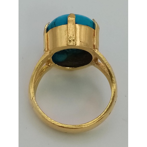 92 - A 22 K yellow gold ring with a blue turquoise-like cabochon.  Ring size: S, weight: 11.7 g. REF: 000... 