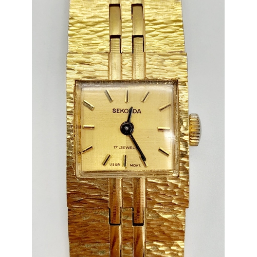 991 - A Ladies Sekonda Gold Tone Bracelet Watch, Stainless steel, Quartz Movement, 18mm Diameter. needs ne... 