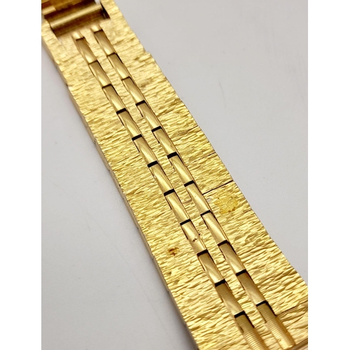 991 - A Ladies Sekonda Gold Tone Bracelet Watch, Stainless steel, Quartz Movement, 18mm Diameter. needs ne... 