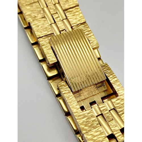 991 - A Ladies Sekonda Gold Tone Bracelet Watch, Stainless steel, Quartz Movement, 18mm Diameter. needs ne... 