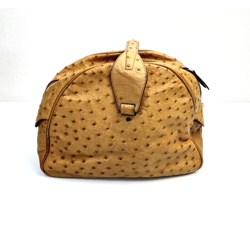 469 - A Gucci Vintage Ostrich Brown Leather Bag. Detachable shoulder strap. Front zip compartment. Turn lo... 