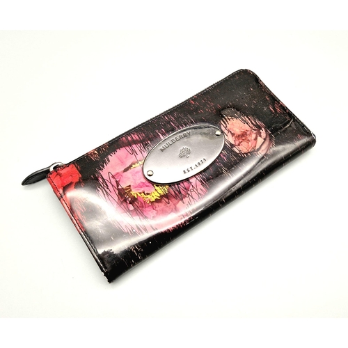 785 - A Patent Leather Mulberry Zip Pouch in a Scribbled Floral Pattern. Silver-nickel toned hardware. Zip... 