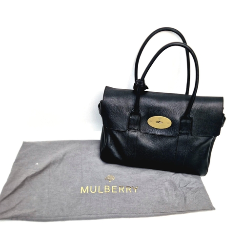 845 - A Classic Mulberry Large Black Leather Handbag. Gilded hardware. Spacious interior with large zipped... 