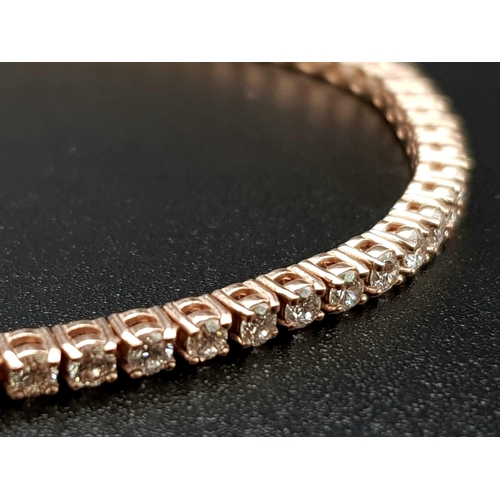 91 - AN 18K ROSE GOLD AND DIAMOND TENNIS BRACELET WITH APPROX 3ct OF HIGH QUALITY DIAMONDS.   8.0gms  18c... 