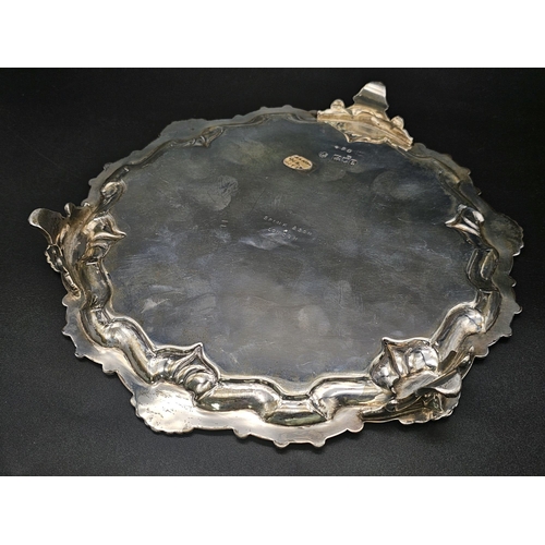 158 - A SOLID SILVER PLATTER MADE BY SPINK & SONS , LONDON IN 1896 .  318gms