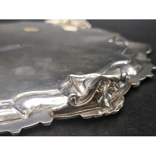 158 - A SOLID SILVER PLATTER MADE BY SPINK & SONS , LONDON IN 1896 .  318gms