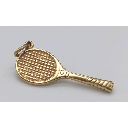 326 - 9K YELLOW GOLD TENNIS RACKET WITH PEARL BALL CHARM 1.46G