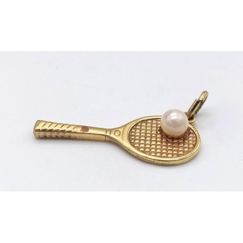 326 - 9K YELLOW GOLD TENNIS RACKET WITH PEARL BALL CHARM 1.46G