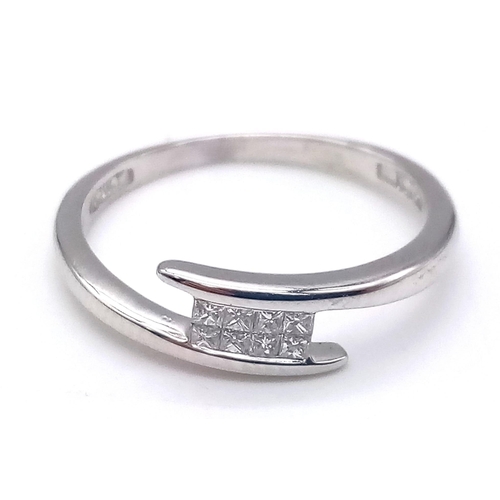 340 - 9K WHITE GOLD DIAMOND TWIST RING. TOTAL WEIGHT  1,8G SIZE M