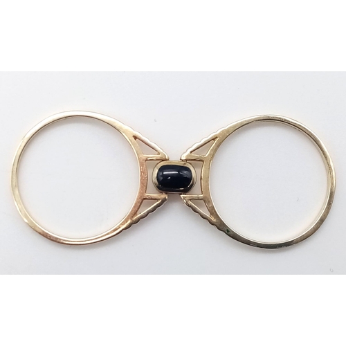 45 - 18K YELLOW GOLD SWITCH RING WITH ONYX ON ONE SIDE AND TURQUISE ON OTHER. TOTAL WEIGHT 4.1G.  SIZE S