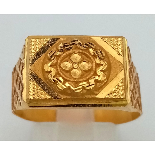 623 - A 22 K yellow gold ring. Size: V, weight: 3.3 g. REF: 01012381