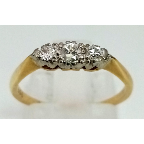 724 - 18K YELLOW GOLD & PLATINUM VINTAGE 3 STONE DIAMOND RING. 0.25CT DIAMOND. TOTAL WEIGHT 1.6G.  SIZE L