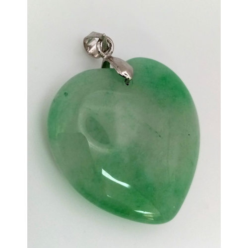 887 - STERLING SILVER WITH GREEN STONE HEART PENDANT 11.6G