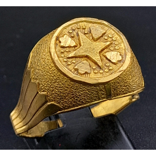 924 - A 22 K yellow gold cygnet ring, size: P (modified), weight: 5.6 g. REF: 01011997