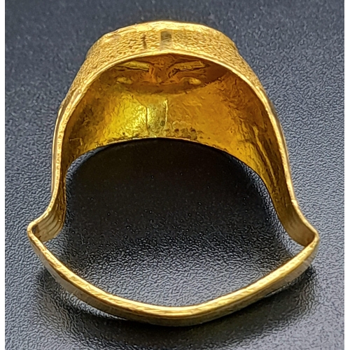 924 - A 22 K yellow gold cygnet ring, size: P (modified), weight: 5.6 g. REF: 01011997