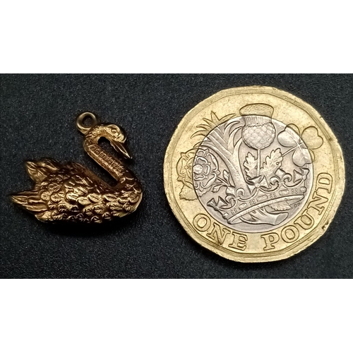 1088 - 9K YELLOW GOLD SWAN CHARM 0.8G