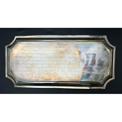 172 - AN ART DECO (1922 SHEFFIELD) RECTANGULAR SILVER PLATTER MADE BY WALKER & HALL. 154gms  24 x 12cms