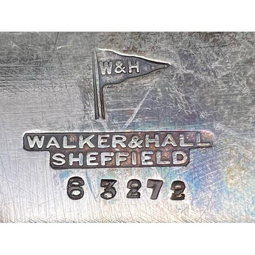 172 - AN ART DECO (1922 SHEFFIELD) RECTANGULAR SILVER PLATTER MADE BY WALKER & HALL. 154gms  24 x 12cms