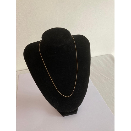 215 - Extremely fine 9ct GOLD NECKLACE. Dainty and delicate with smooth finish links. 45 cm. 0.75 grams.