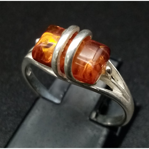 427 - STERLING SILVER AMBER BRACLET 8G PLUS SILVER AMBER RING SIZE L 1.8G 9.8G TOTAL WEIGHT