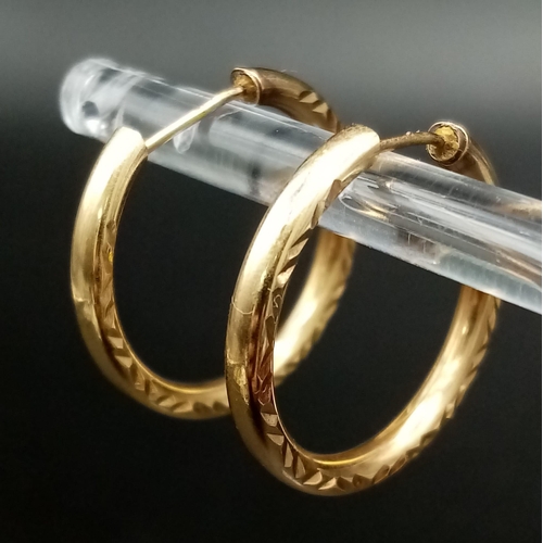 452 - Two Pairs of 9K Gold Hoop Earrings. Small and medium sizes.
2.25g total weight.