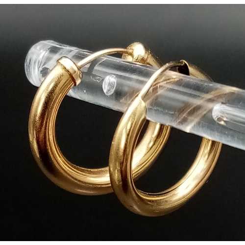 452 - Two Pairs of 9K Gold Hoop Earrings. Small and medium sizes.
2.25g total weight.