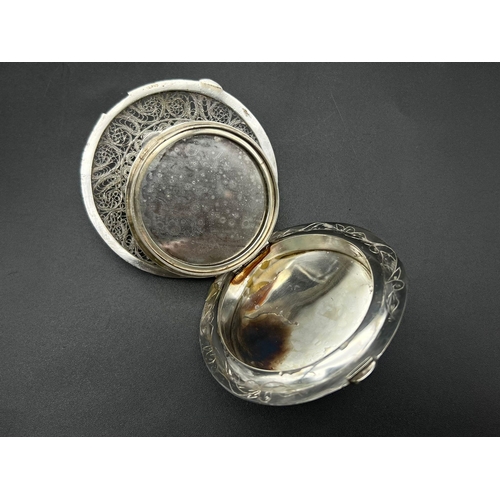 562 - A Unique Vintage Middle Eastern Silver Filigree Palm Detailed Mirror Compact 7cm Diameter 103 grams.